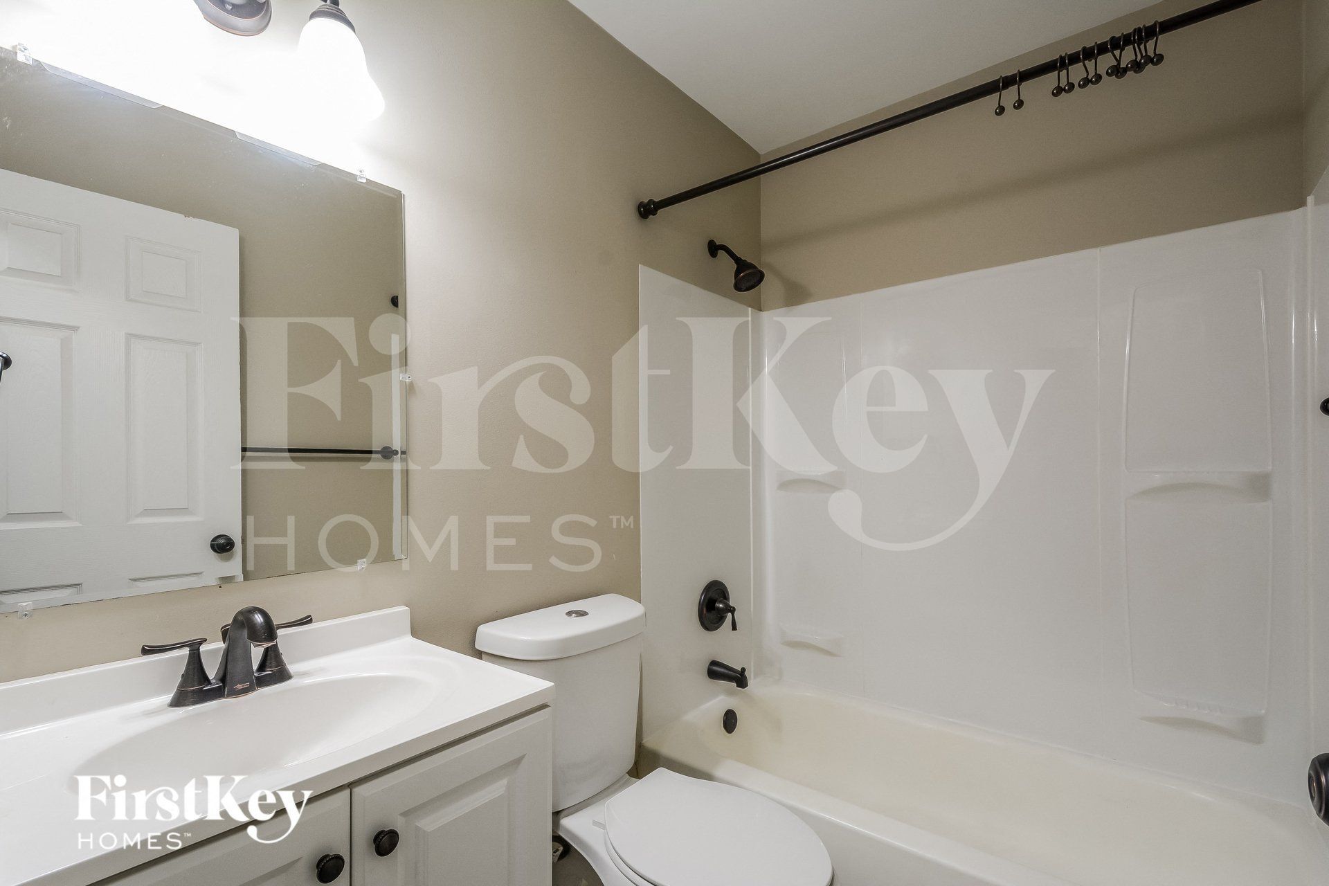 Building Photo - 3 Oak Point Ct