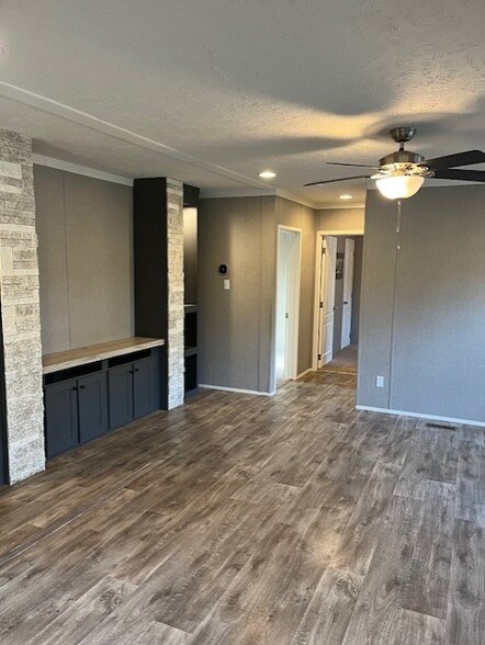 Building Photo - 733 Athens Rd