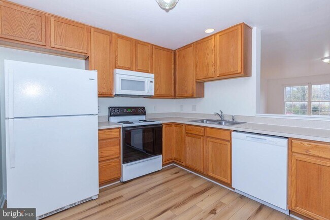 Building Photo - 124 Pony Cir