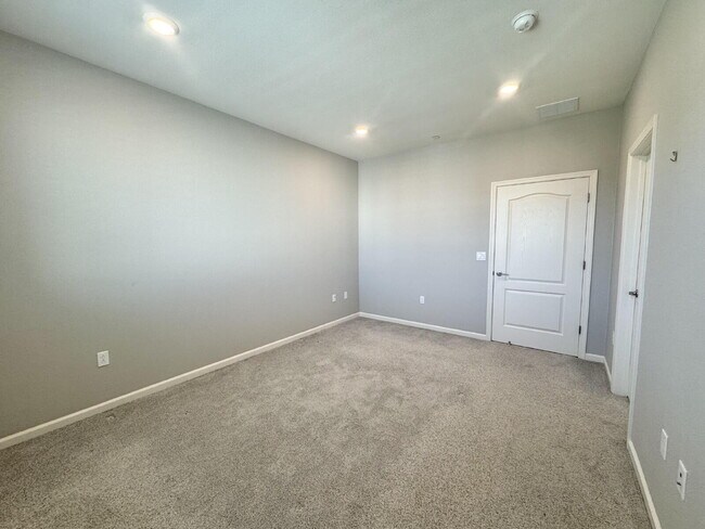 Building Photo - 202 Agustin Narvaez St