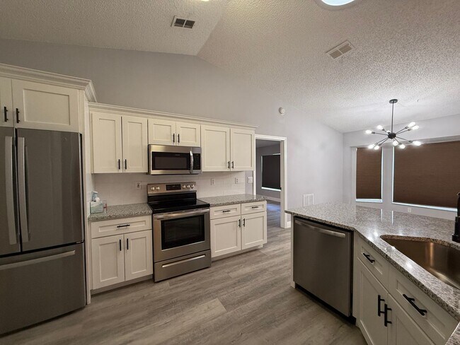 Building Photo - Beautifully updated 3-bedroom, 2-bath home