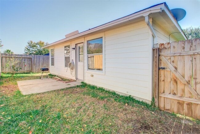 Building Photo - 19114 Yellow Thrush Dr