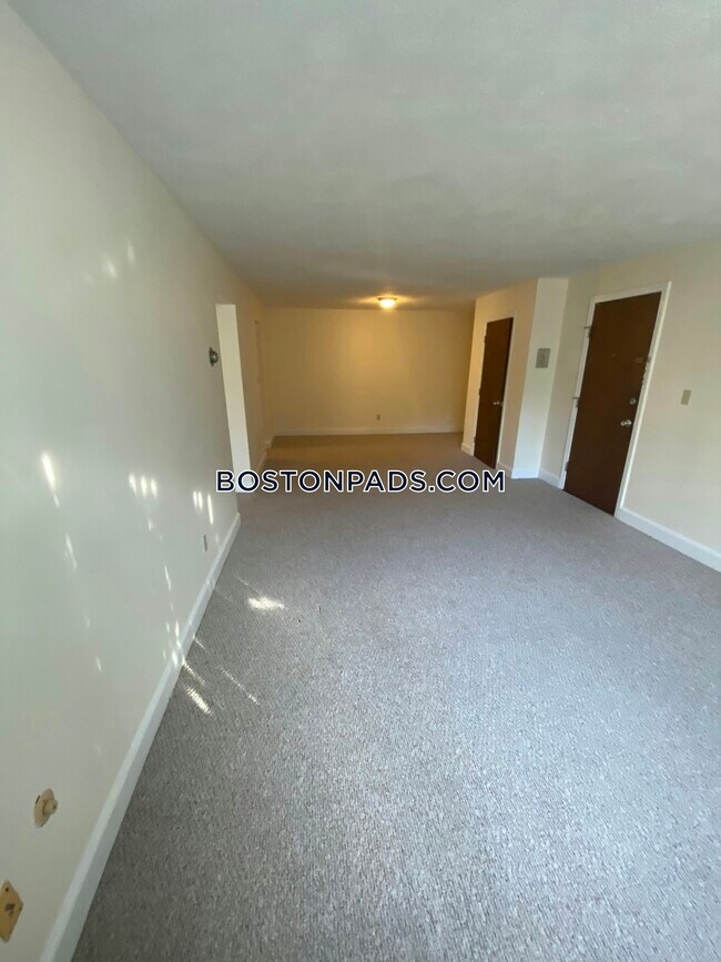 Building Photo - 4 Brattle Dr