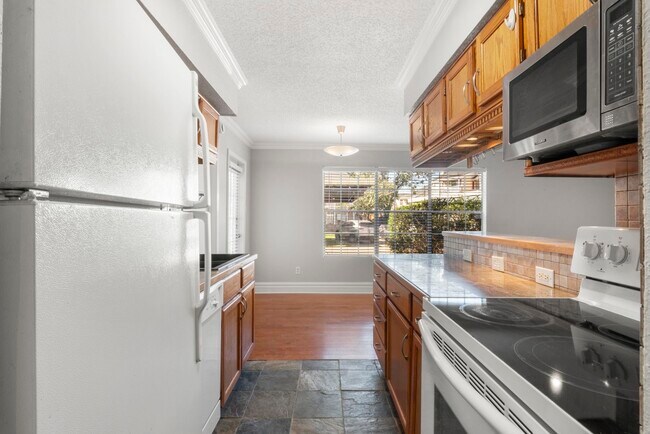 Building Photo - 2750 Holly Hall St