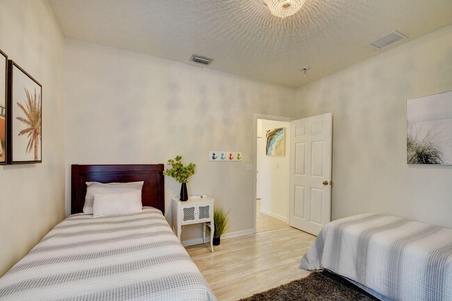 Building Photo - 13805 Folkestone Cir