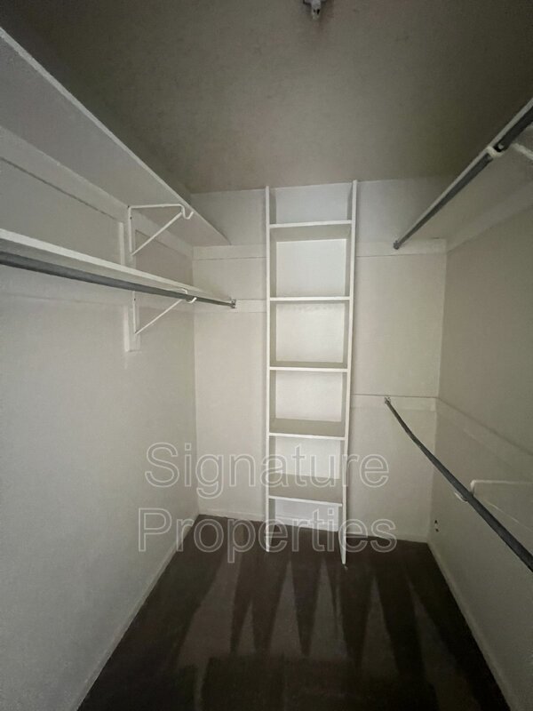 Building Photo - 735 Ridge Cir