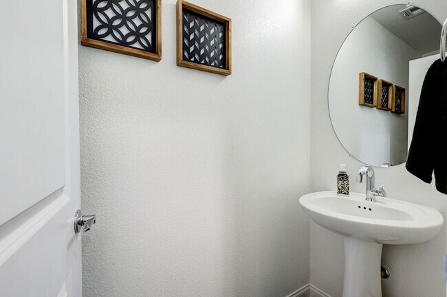 Building Photo - Modern Comfort in Las Vegas: 3-Bedroom Gem with Pool Access