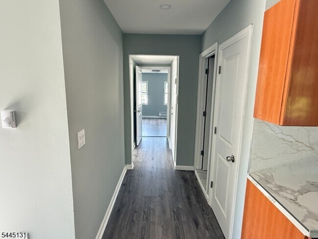 Building Photo - 454 Park Ave