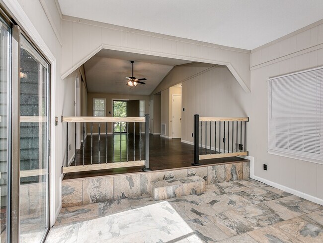 Building Photo - Spacious 3-Bed Home in District 6! Private...