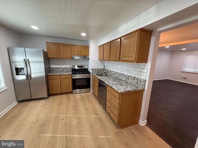 Building Photo - 8049 St Annes Ct