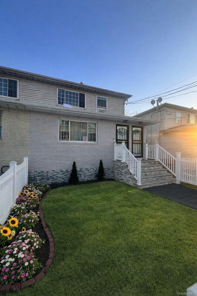 Building Photo - 69-51 Almeda Ave