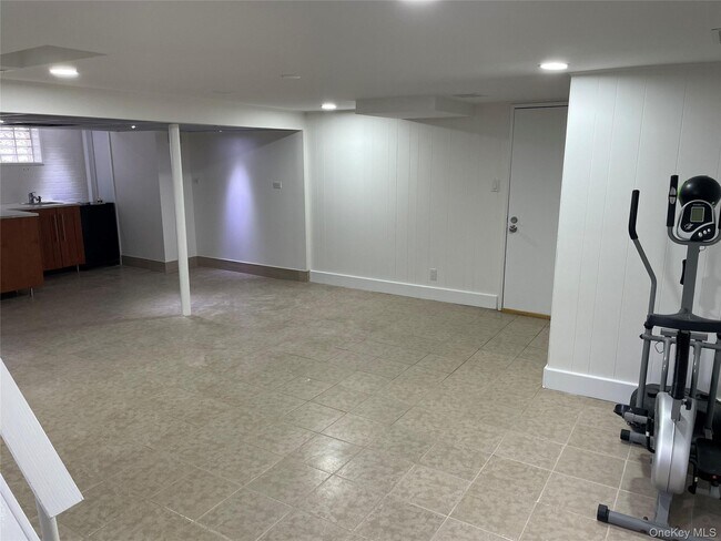 Building Photo - 8 Cameron Ln