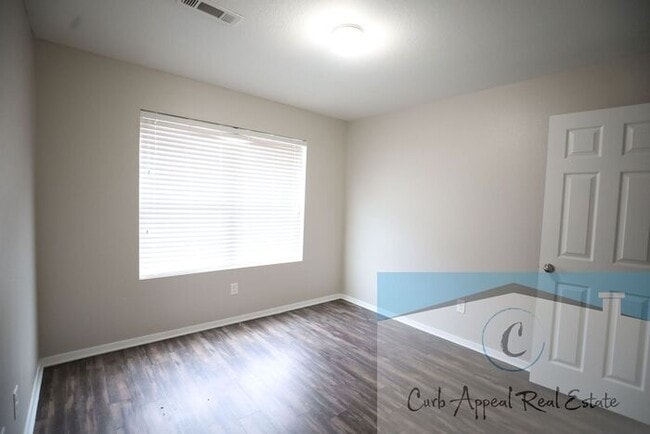 Building Photo - Move in special $900!! Spacious 4 bed, 2 bath home - Nettleton