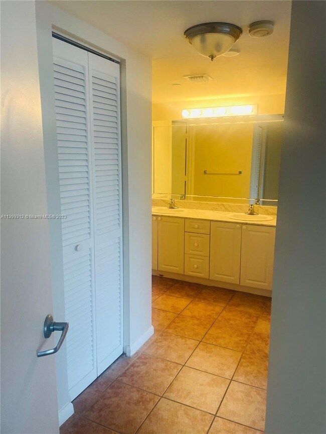 Building Photo - 8911 Collins Ave