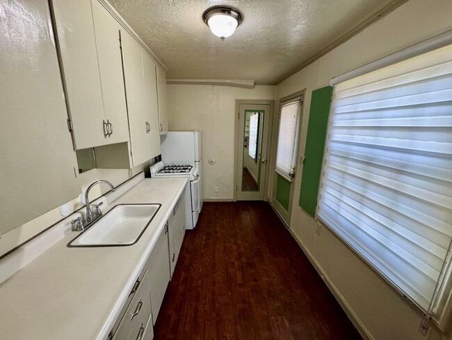 Building Photo - Pet-Friendly Duplex Unit Close To OSU