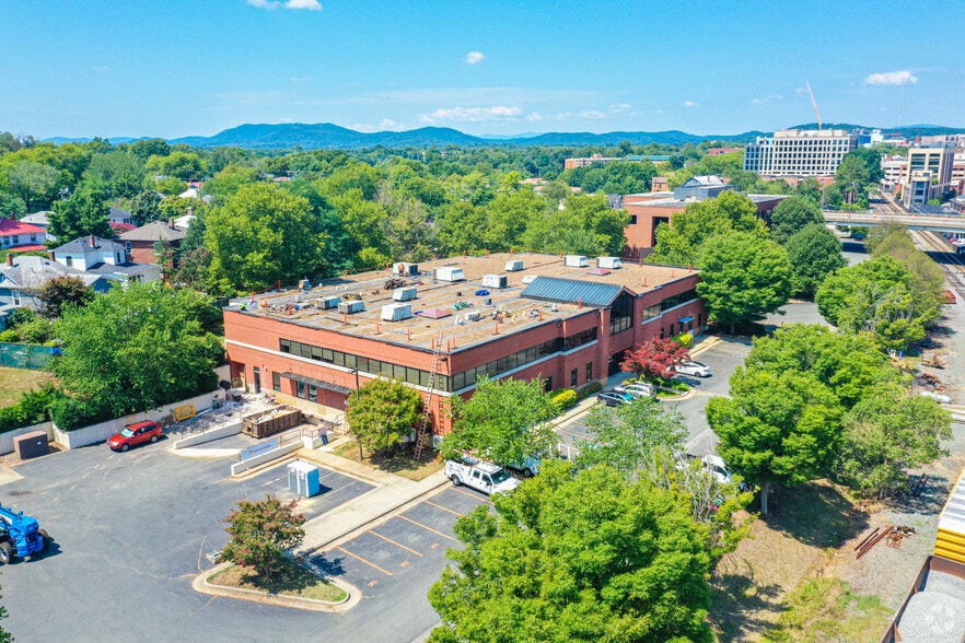 Building Photo - One Hundred Avon