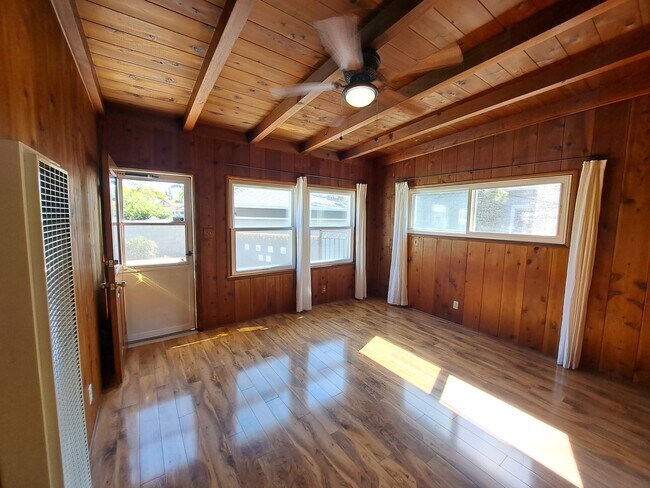 Building Photo - 1815 N Edison Blvd