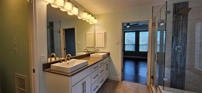 Building Photo - 13035 Bainbridge Trail