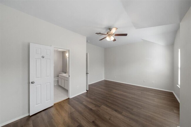 Building Photo - 131 N Villa Oaks Dr