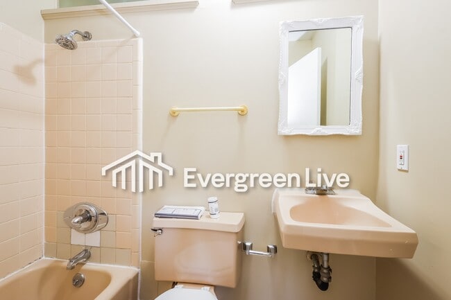 Building Photo - 207 Jupiter Dr