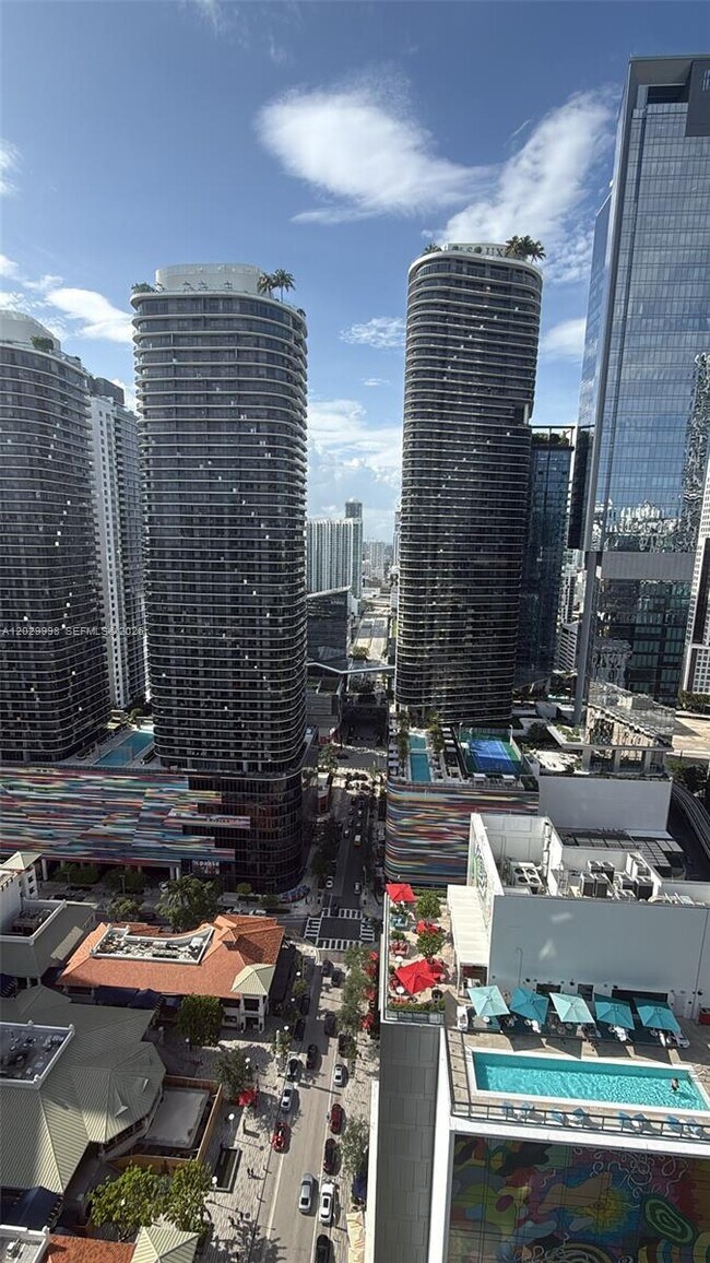 Building Photo - 1000 Brickell Plaza