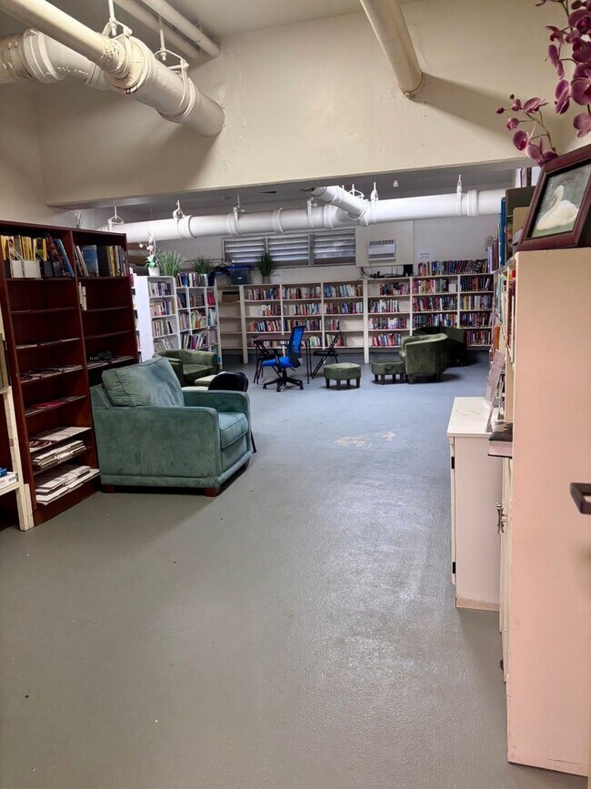 Building Photo - For Rent | A 3 Bedroom, 3 Bathroom, with 1 Assigned Parking Stall at Waipuna