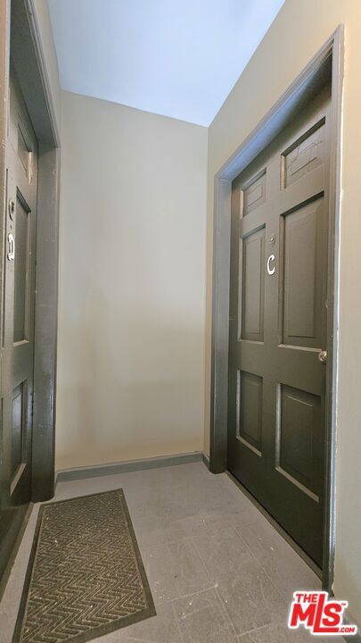 Building Photo - 1022 S Norton Ave