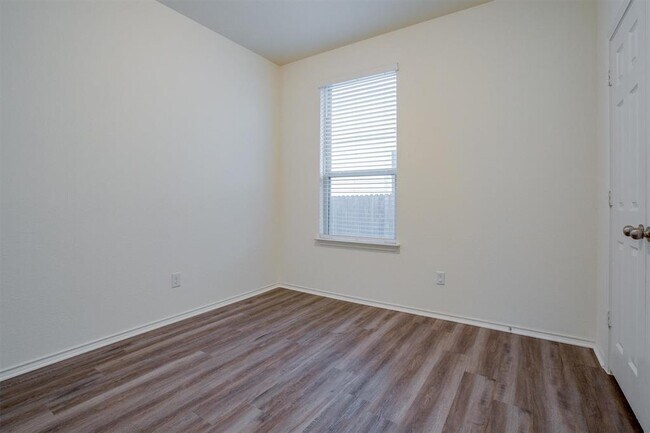 Building Photo - 217 La Dera Dr