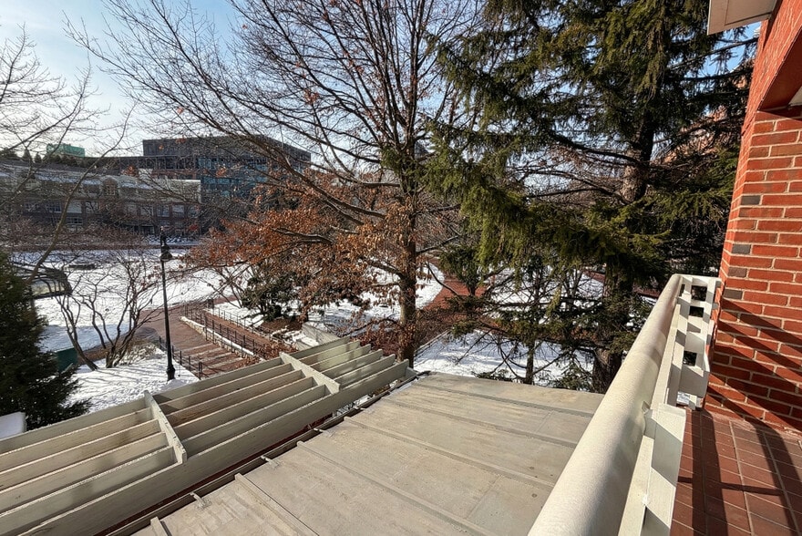 Building Photo - 4 Canal Park