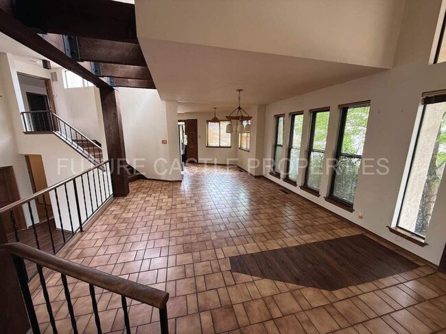 Building Photo - 5021 Calle Del Cielo NE