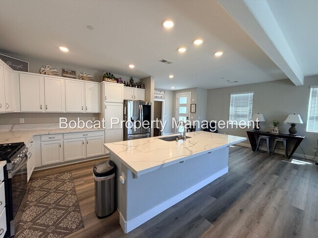 Building Photo - Stylish Corner Lot Townhome with No Rear Neighbors