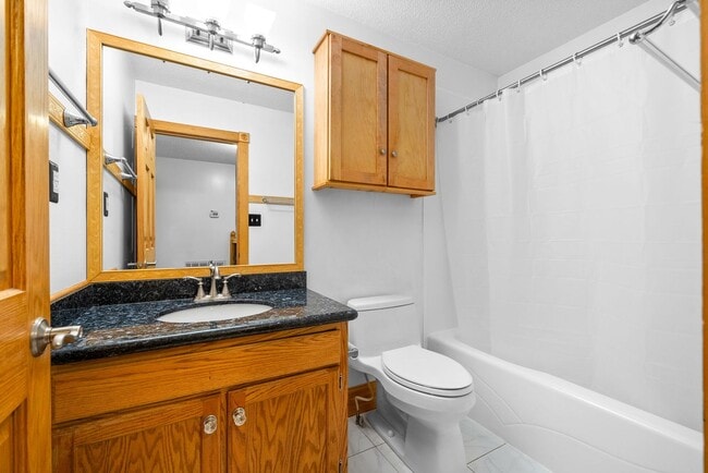Building Photo - Pet Friendly Three Bedroom!