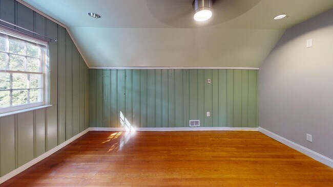 Building Photo - Spacious Three Bedroom Silver Spring House...