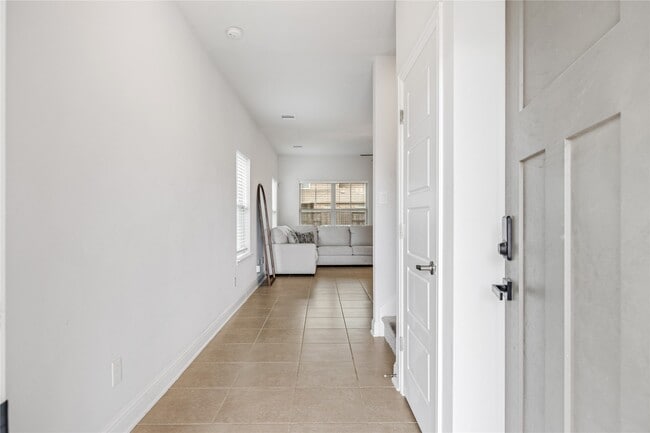 Building Photo - 32906 Ruthie Dean Dr