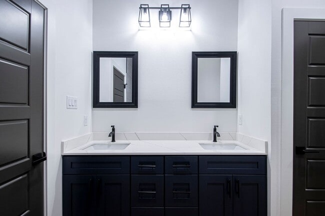 Building Photo - Move-In Ready New Construction Near Downtown & Hospitals!