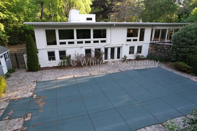 Building Photo - 16 Sunbrook Rd