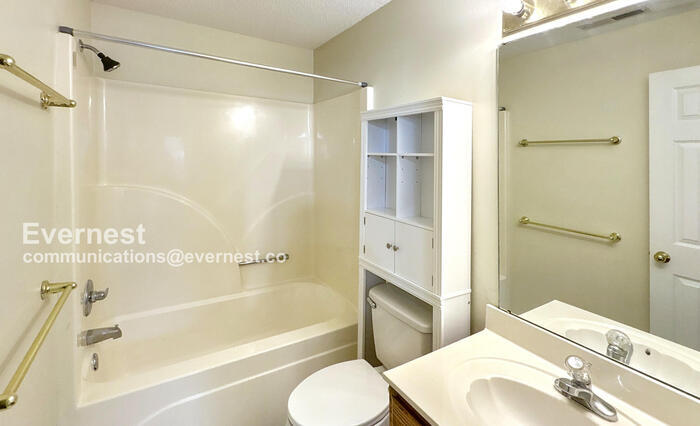 Building Photo - 319 Waters Edge Ln