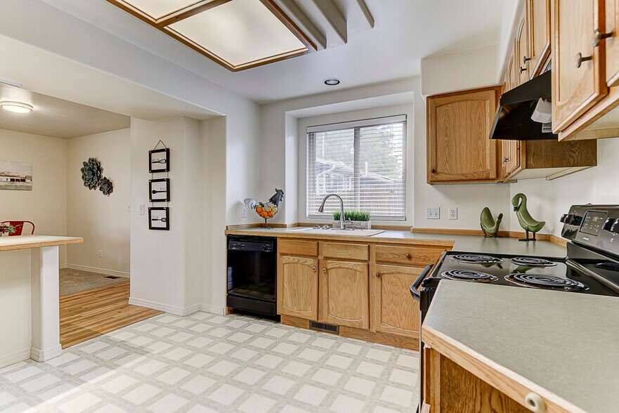 Building Photo - 619 Manitou Blvd