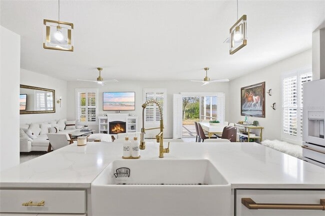 Building Photo - 525 Stowers Dr