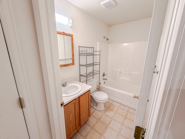 Building Photo - 313 Hunters Way
