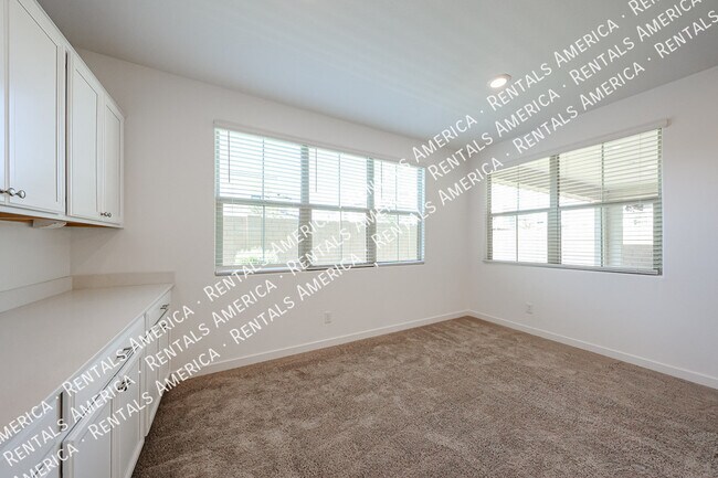 Building Photo - 1050 E Armstrong Wy