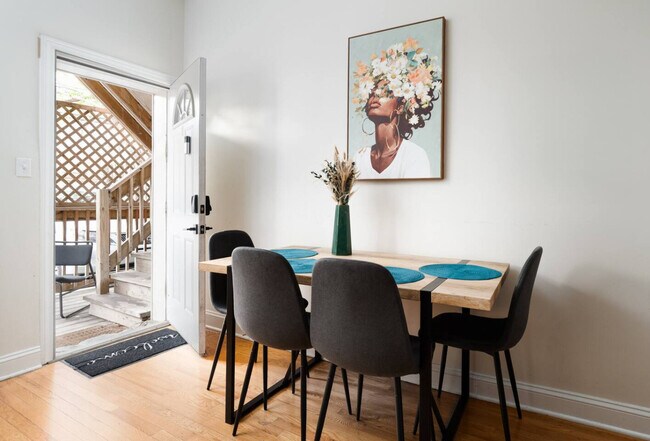 Building Photo - 2724 W Division St