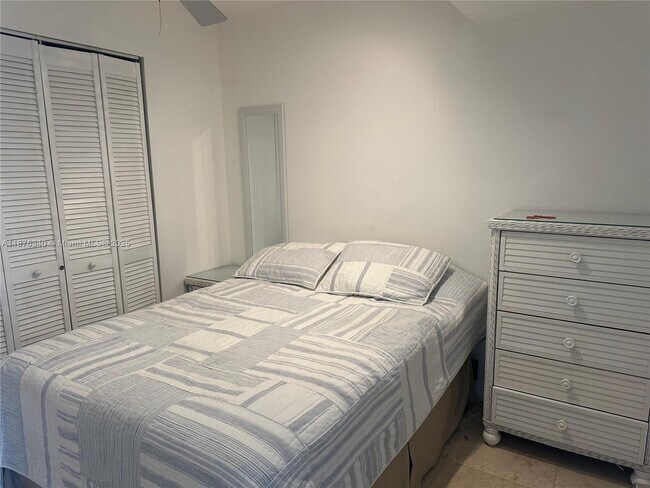Building Photo - 881 Ocean Dr