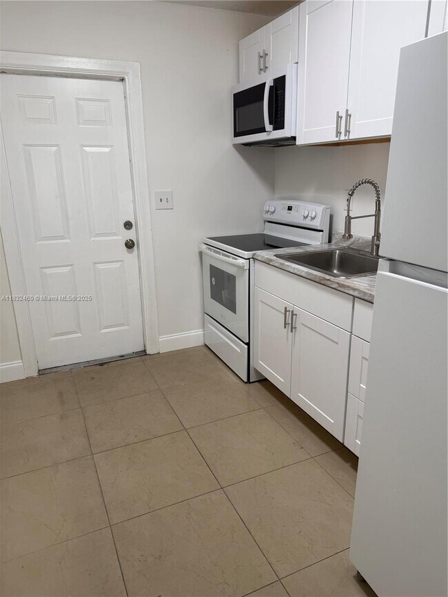 Primary Photo - 2736 NW 15th Ct