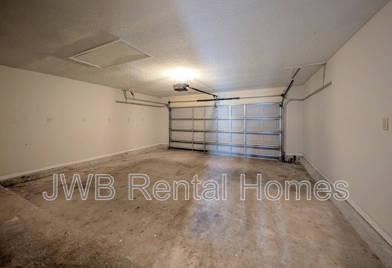 Building Photo - 2358 Scanlon Dr