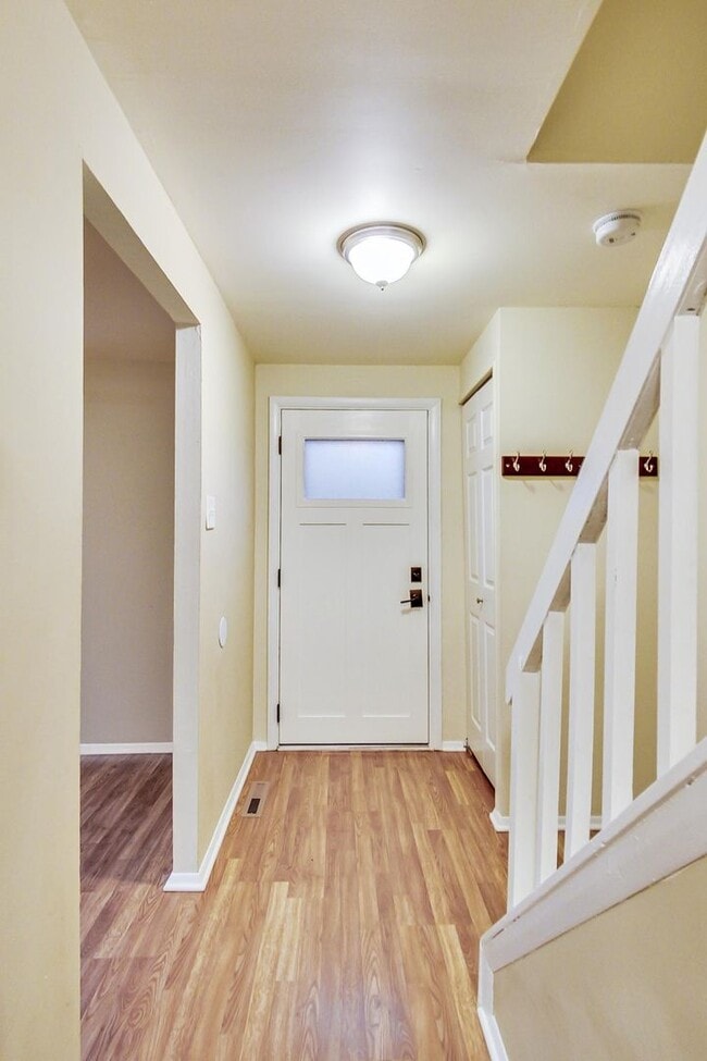 Building Photo - COMING SOON - Updated 3+2.5 End Unit w/ 2 PARKING SPACES