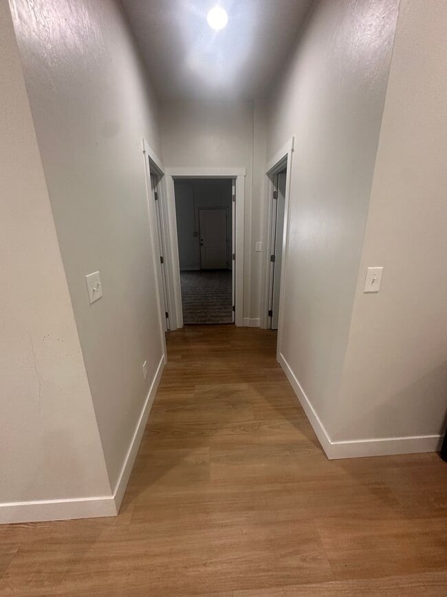 Building Photo - ALL utilities included in this 2 Bedroom 1...