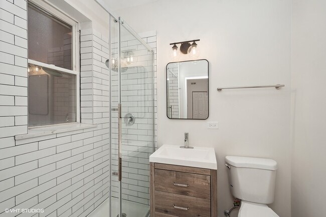 Building Photo - 640 E 51st St