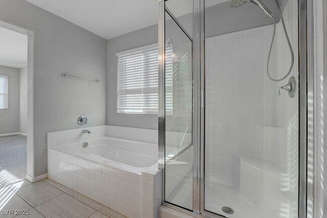 Building Photo - 12847 Slipknot St