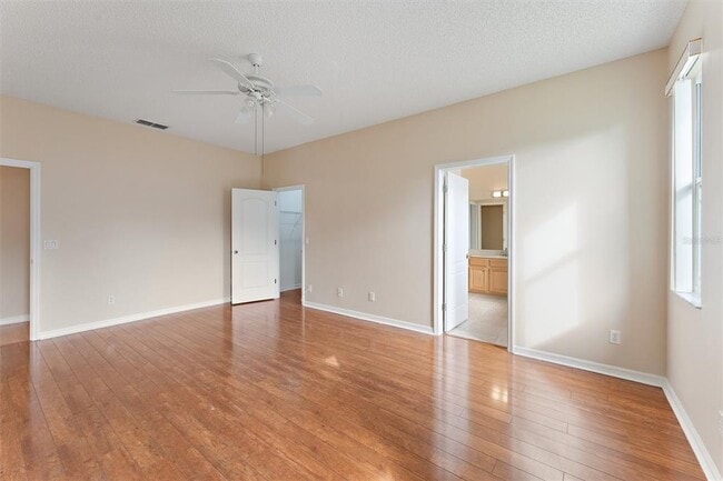 Building Photo - 207 Little Creek Ln